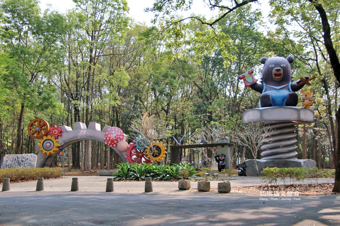 高雄｜六龜花旗木大爆發，神威天台山粉紅佈滿山同遊新威森林公園