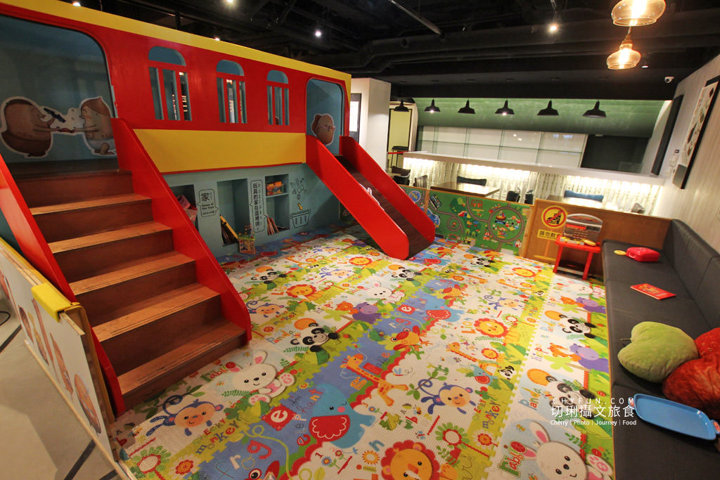 嘉義｜火車站前住宿亮點旅店，文青設計感館內設備餐廳美食多