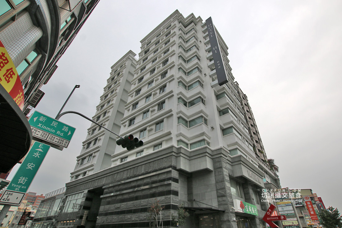 嘉義｜HOTEL HI新民店位處鬧區，房間寬敞舒適價格親民附設停車場很便民