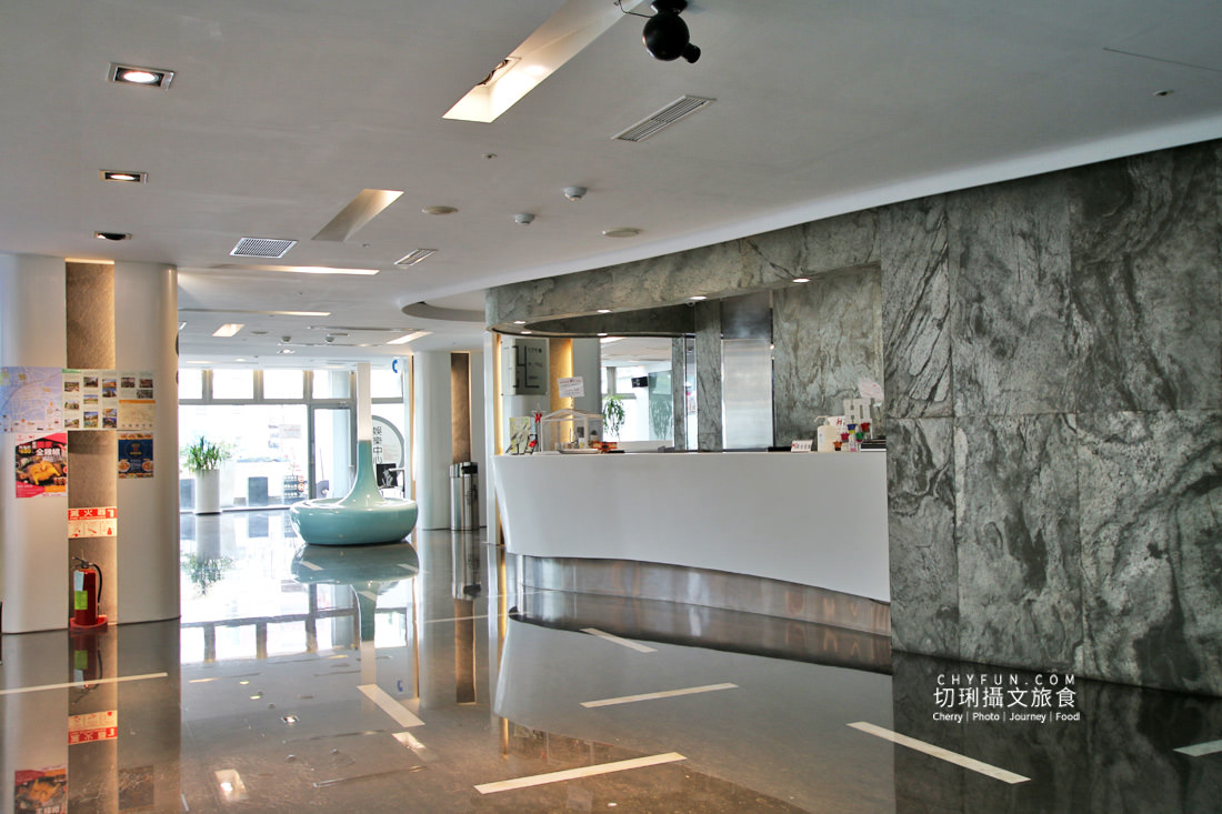 嘉義｜HOTEL HI新民店位處鬧區，房間寬敞舒適價格親民附設停車場很便民