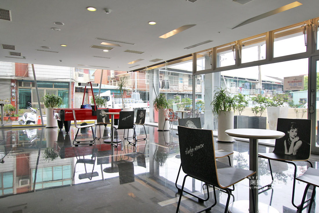 嘉義｜HOTEL HI新民店位處鬧區，房間寬敞舒適價格親民附設停車場很便民