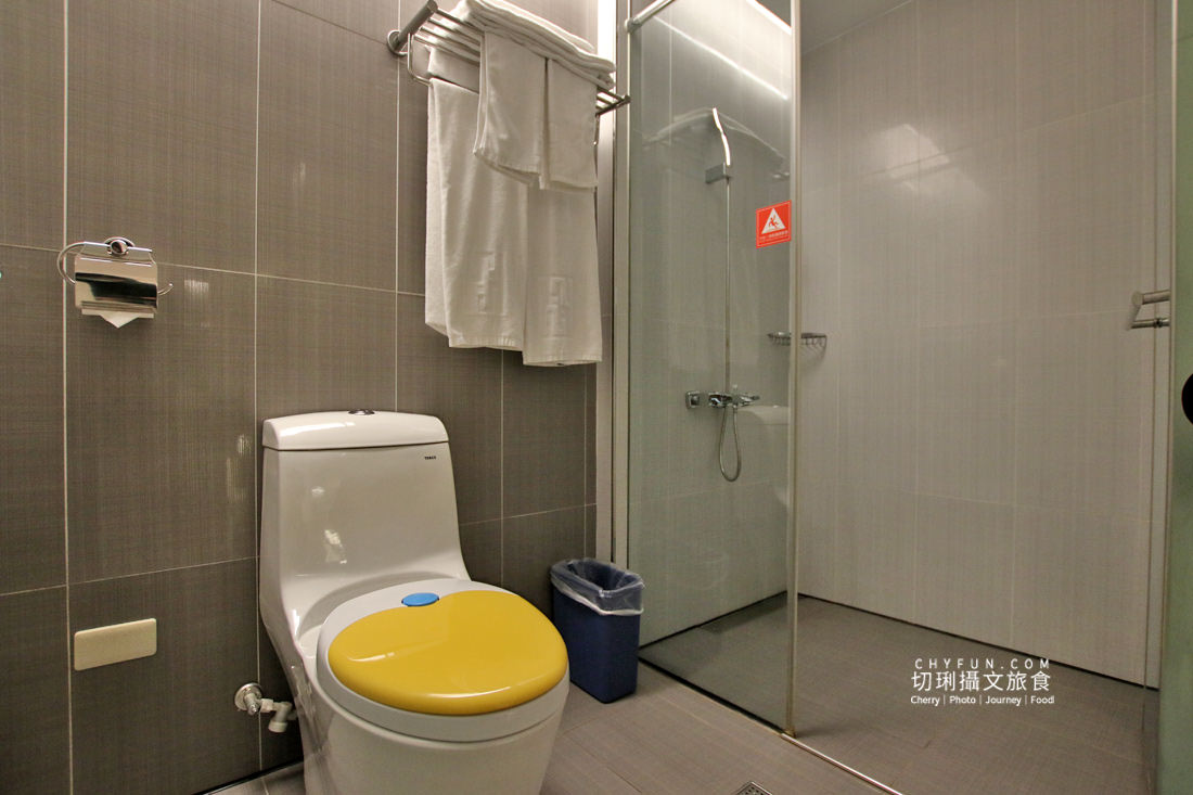 嘉義｜HOTEL HI新民店位處鬧區，房間寬敞舒適價格親民附設停車場很便民