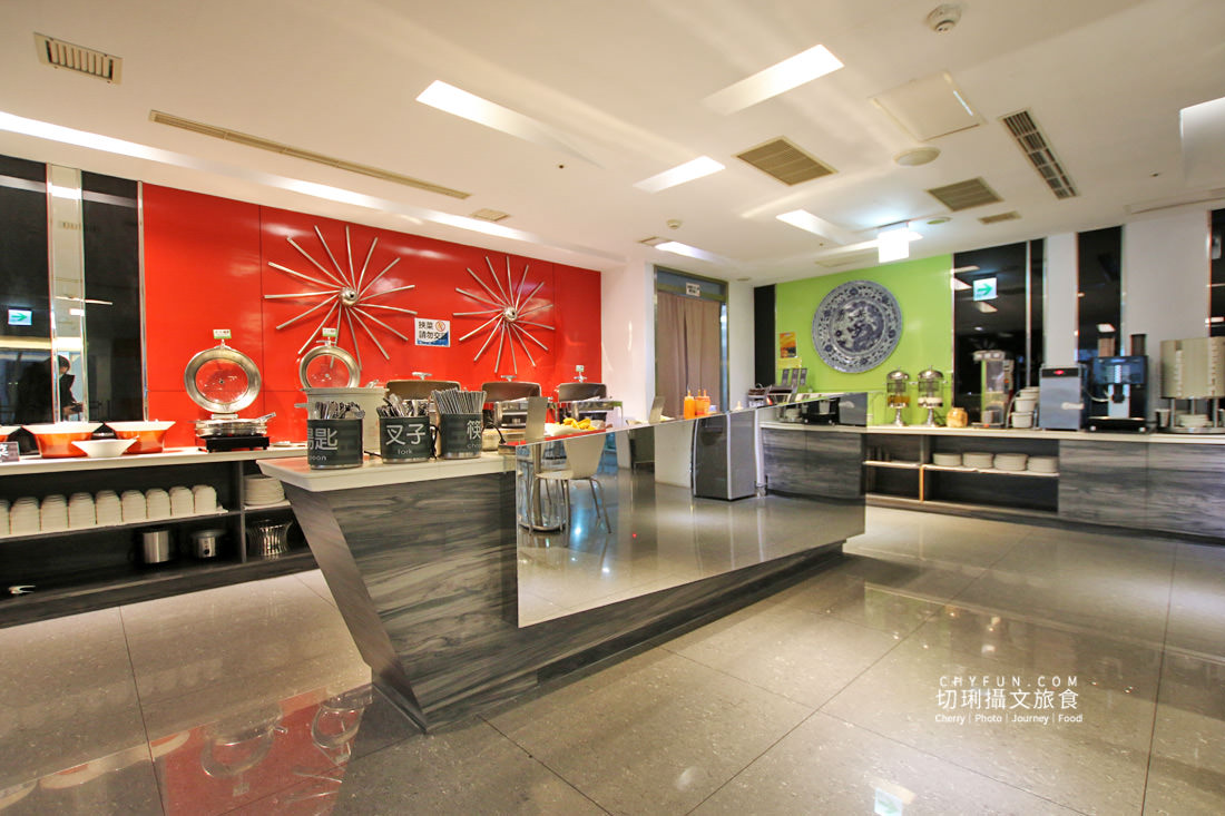 嘉義｜HOTEL HI新民店位處鬧區，房間寬敞舒適價格親民附設停車場很便民