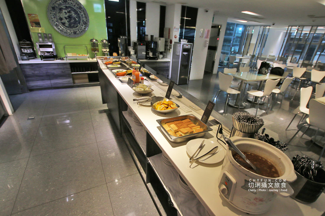 嘉義｜HOTEL HI新民店位處鬧區，房間寬敞舒適價格親民附設停車場很便民