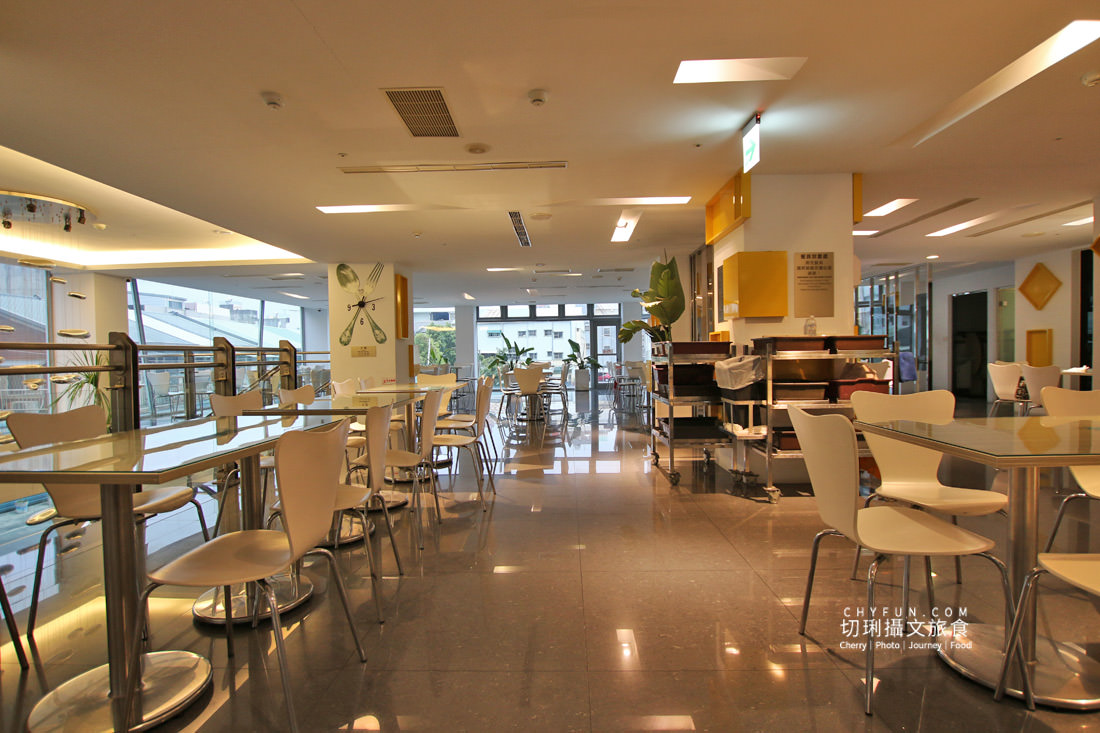 嘉義｜HOTEL HI新民店位處鬧區，房間寬敞舒適價格親民附設停車場很便民