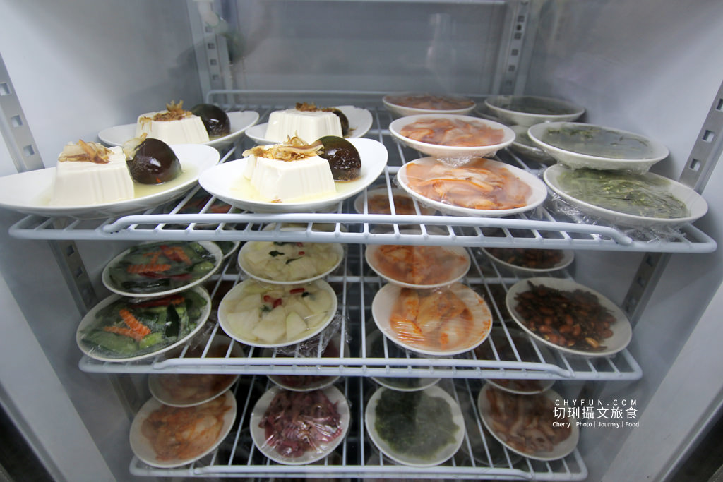 嘉義｜文化路夜市裡西門町楊記排骨酥麵，平價飽足軟骨美味乾淨環境