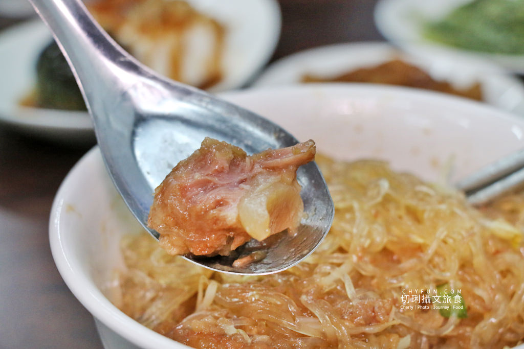 嘉義｜文化路夜市裡西門町楊記排骨酥麵，平價飽足軟骨美味乾淨環境