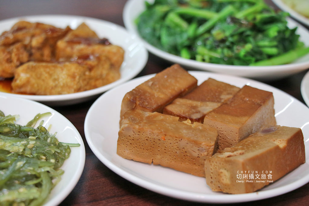 嘉義｜文化路夜市裡西門町楊記排骨酥麵，平價飽足軟骨美味乾淨環境