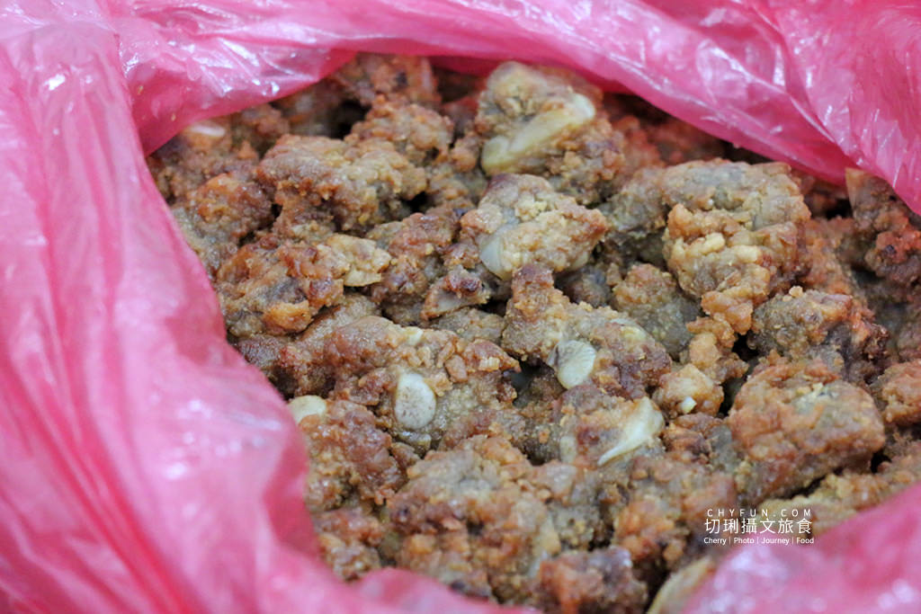 嘉義｜文化路夜市裡西門町楊記排骨酥麵，平價飽足軟骨美味乾淨環境