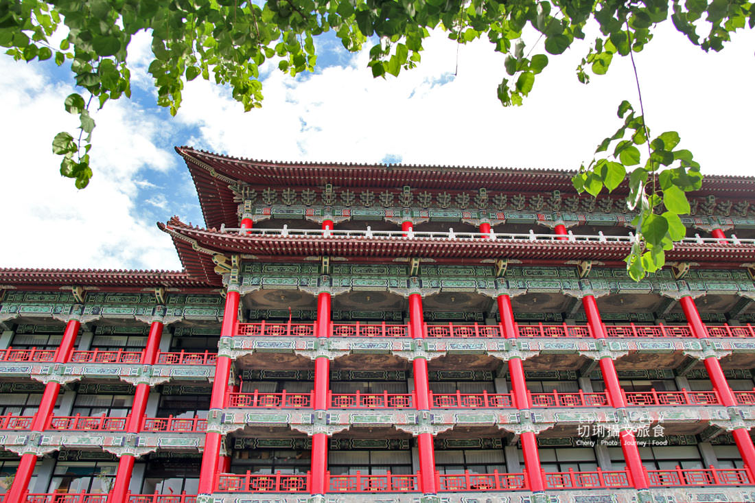 高雄｜圓山星光燒烤派對吃到飽，享花園泳池走澄清湖半日遊