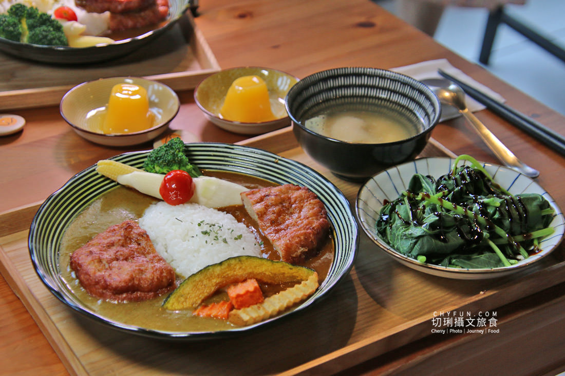 南投｜埔里咖哩餐廳推薦靠山咖哩，平價美味用愛呷哩作伙