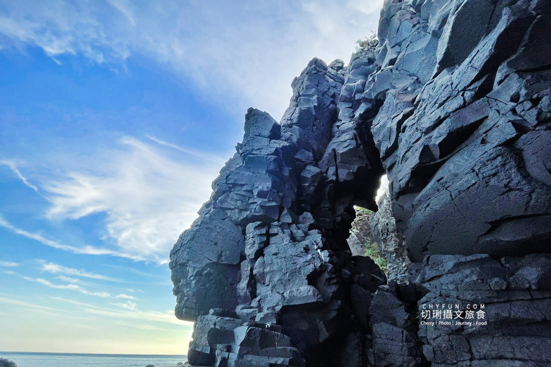澎湖｜外垵海賊洞美麗的傳說愛心岩洞板狀裂岩，退潮來賞石觀浪獨享靜謐地