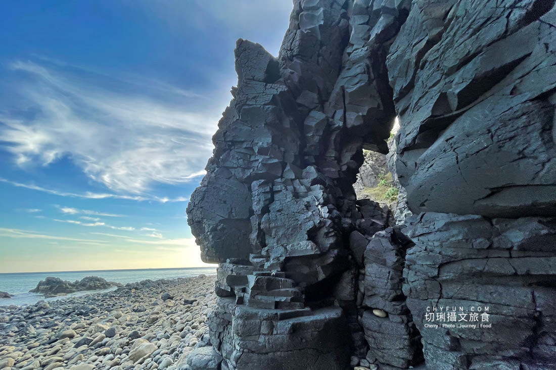 澎湖｜外垵海賊洞美麗的傳說愛心岩洞板狀裂岩，退潮來賞石觀浪獨享靜謐地