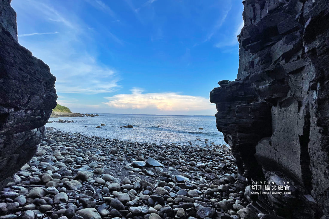 澎湖｜外垵海賊洞美麗的傳說愛心岩洞板狀裂岩，退潮來賞石觀浪獨享靜謐地