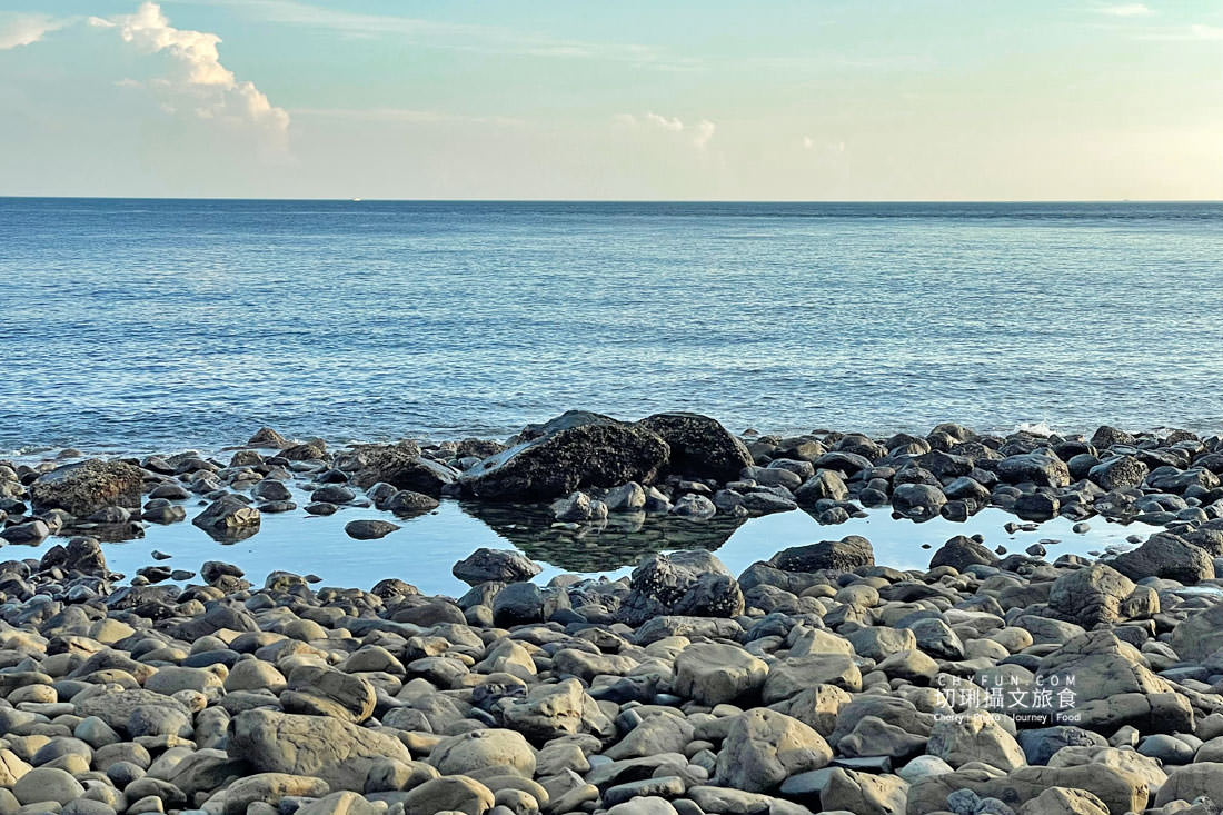 澎湖｜外垵海賊洞美麗的傳說愛心岩洞板狀裂岩，退潮來賞石觀浪獨享靜謐地