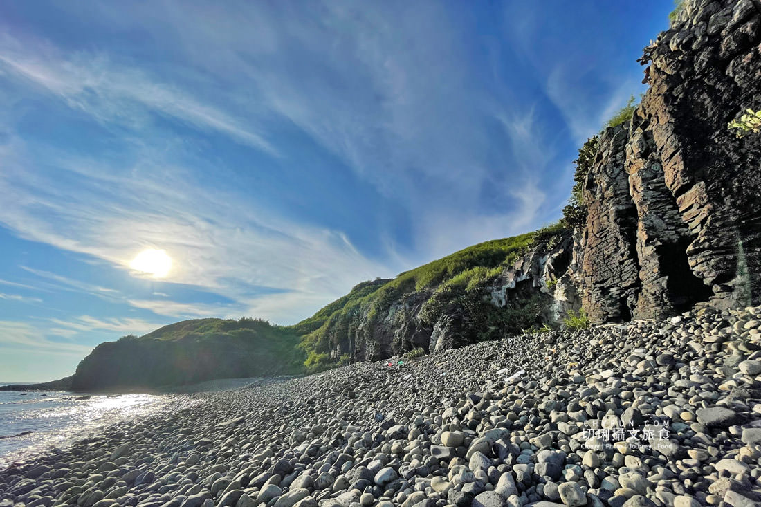 澎湖｜外垵海賊洞美麗的傳說愛心岩洞板狀裂岩，退潮來賞石觀浪獨享靜謐地