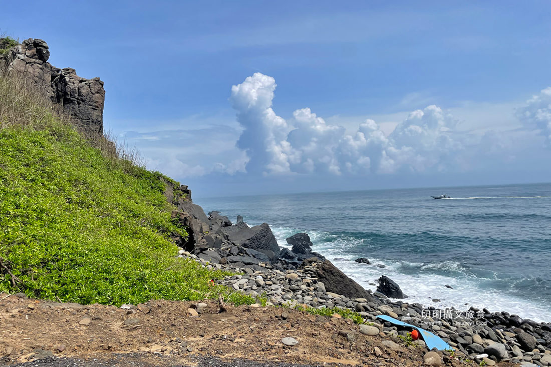 澎湖｜外垵海賊洞美麗的傳說愛心岩洞板狀裂岩，退潮來賞石觀浪獨享靜謐地