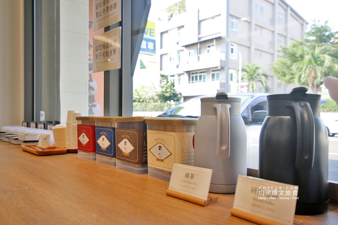 高雄｜實心蛋捲高雄新開幕，脆口的真材實料送禮推薦、過年禮盒、中秋禮盒