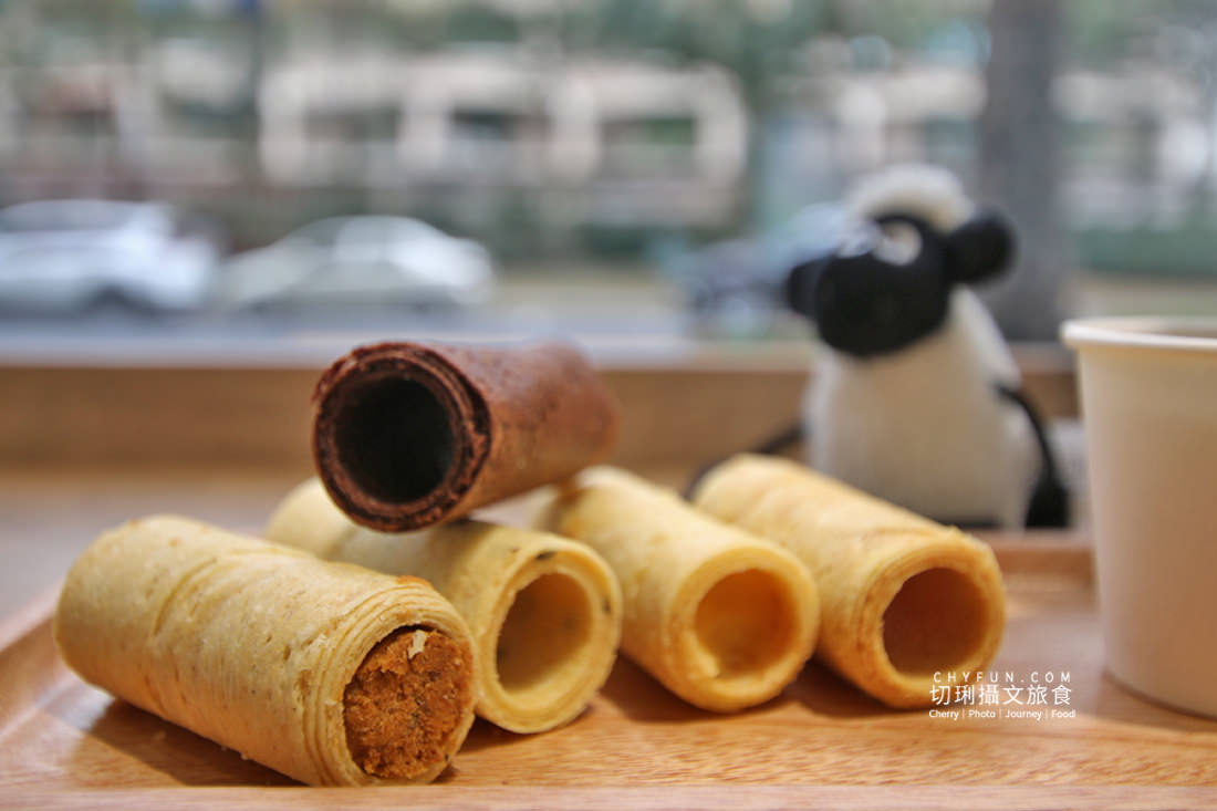 高雄｜實心蛋捲高雄新開幕，脆口的真材實料送禮推薦、過年禮盒、中秋禮盒