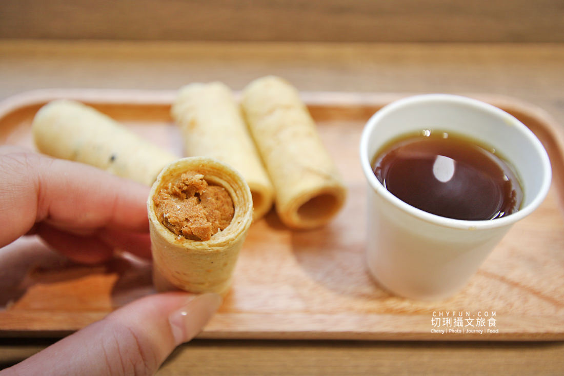 高雄｜實心蛋捲高雄新開幕，脆口的真材實料送禮推薦、過年禮盒、中秋禮盒