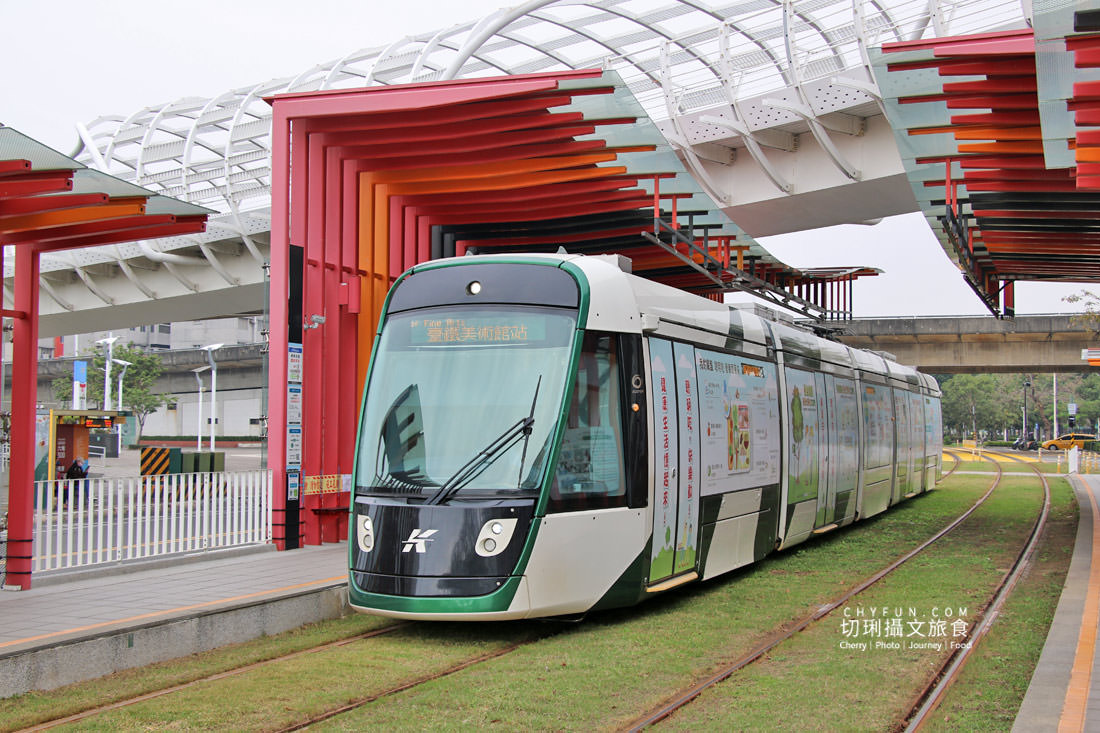 搭輕軌遊高雄｜高雄輕軌怎麼搭搭來各站玩景點吃美食，走趟高雄輕軌一日遊