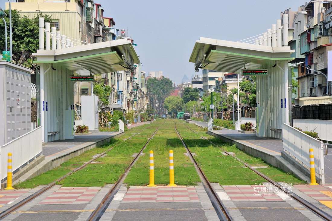 搭輕軌遊高雄｜高雄輕軌怎麼搭搭來各站玩景點吃美食，走趟高雄輕軌一日遊