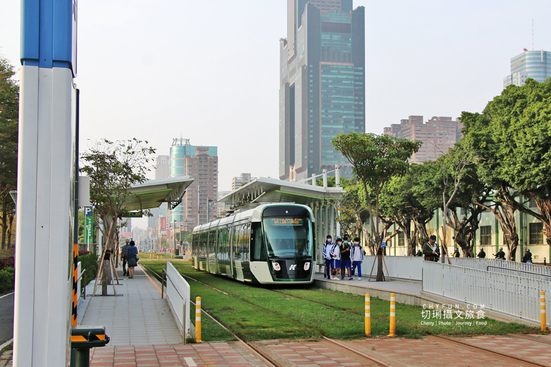 搭輕軌遊高雄｜高雄輕軌怎麼搭搭來各站玩景點吃美食，走趟高雄輕軌一日遊