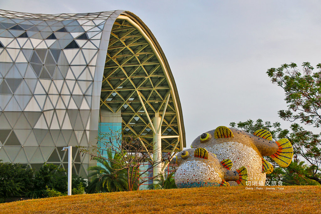 搭輕軌玩高雄｜高雄展覽館站周邊景點、美食、住宿、打卡輕鬆玩