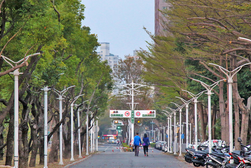 搭輕軌玩高雄｜高雄展覽館站周邊景點、美食、住宿、打卡輕鬆玩