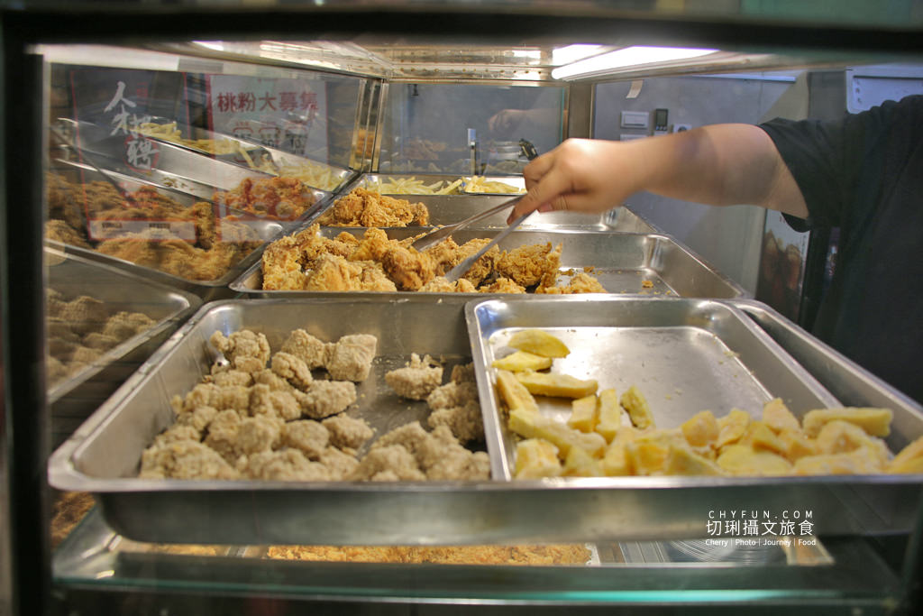 嘉義｜桃城雞排炸全雞中正創始店，在地經營多年鹹酥雞鮮嫩不乾柴