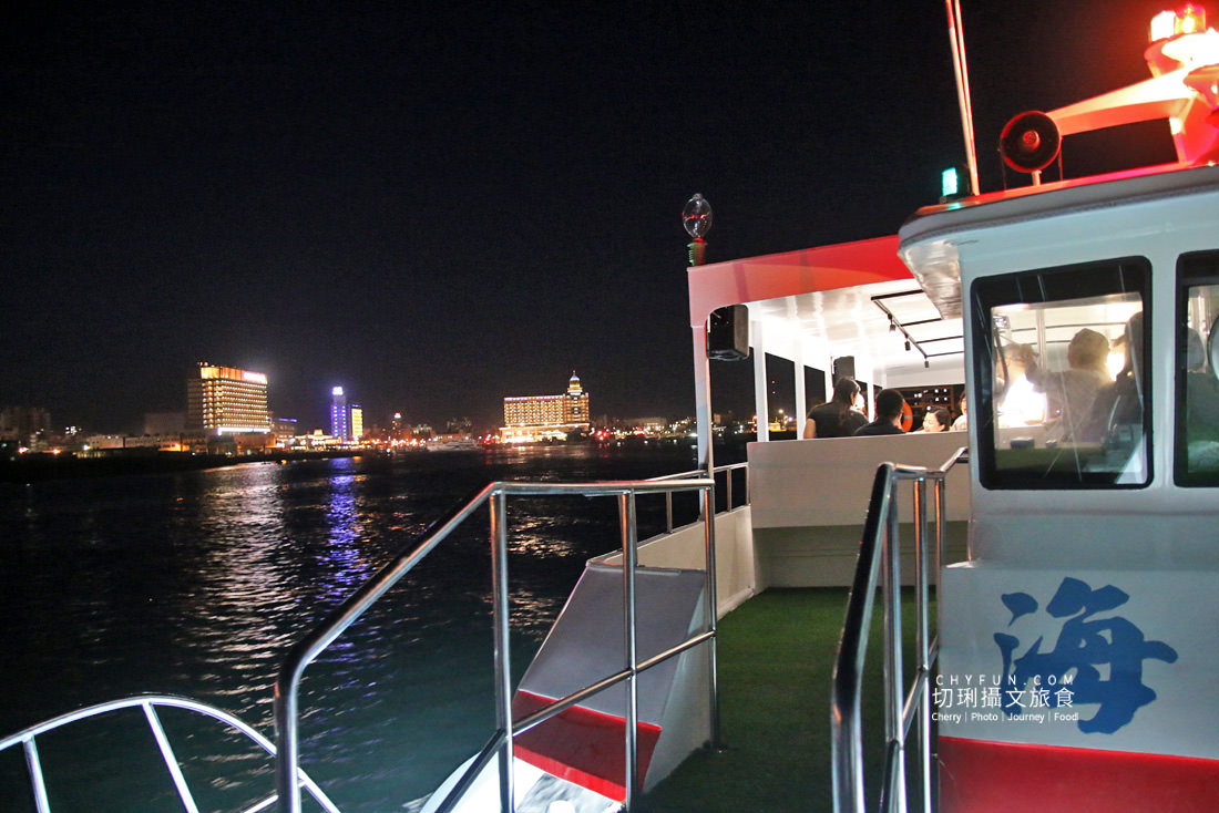澎湖｜不一樣的夜釣小管行程在海上享受，海派對遊艇趴豪華出港