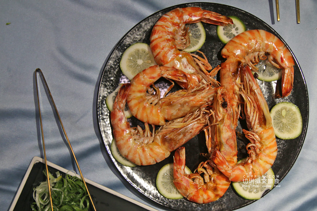 澎湖｜不一樣的夜釣小管行程在海上享受，海派對遊艇趴豪華出港