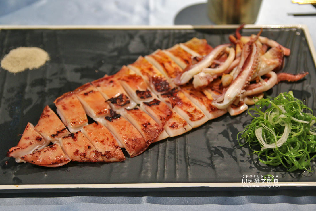 澎湖｜不一樣的夜釣小管行程在海上享受，海派對遊艇趴豪華出港