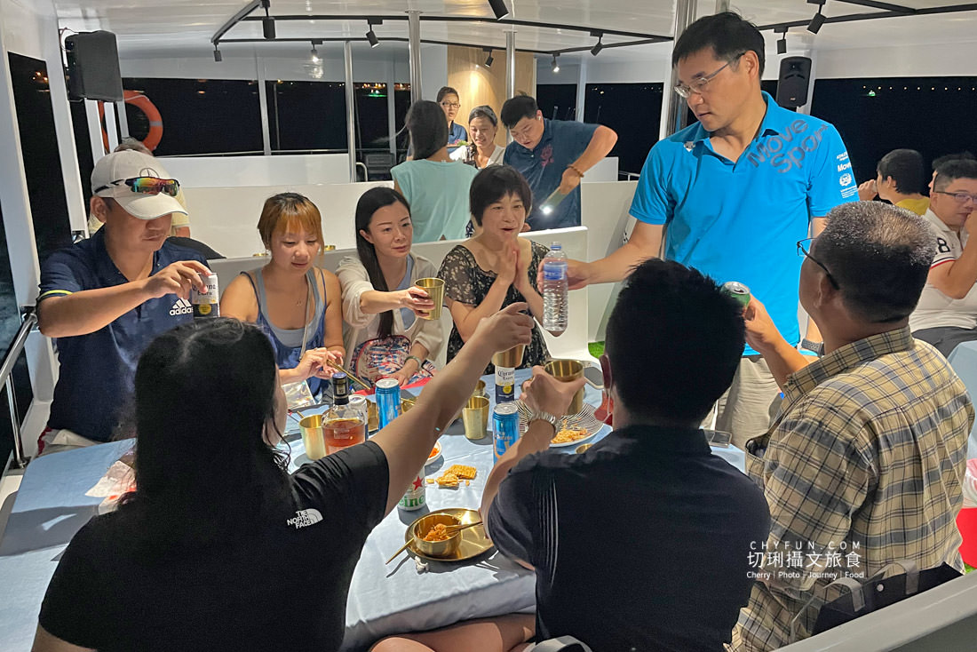 澎湖｜不一樣的夜釣小管行程在海上享受，海派對遊艇趴豪華出港