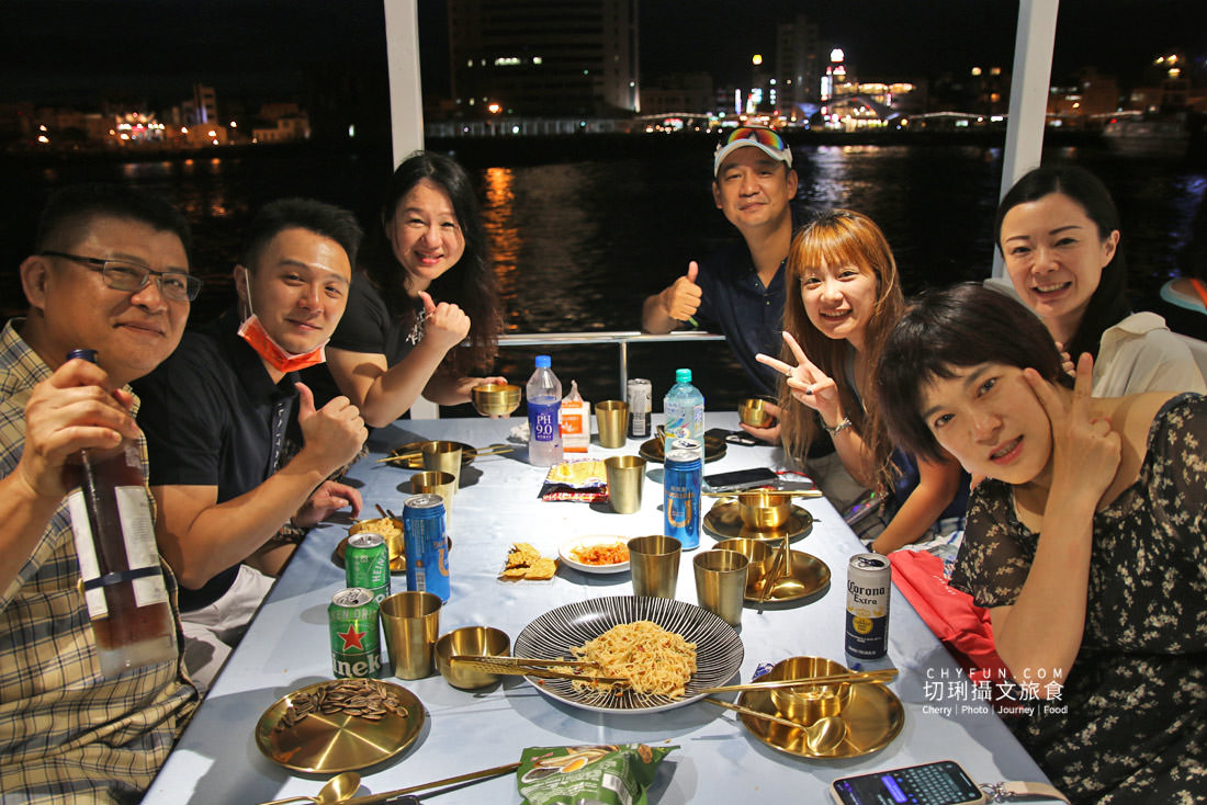 澎湖｜不一樣的夜釣小管行程在海上享受，海派對遊艇趴豪華出港