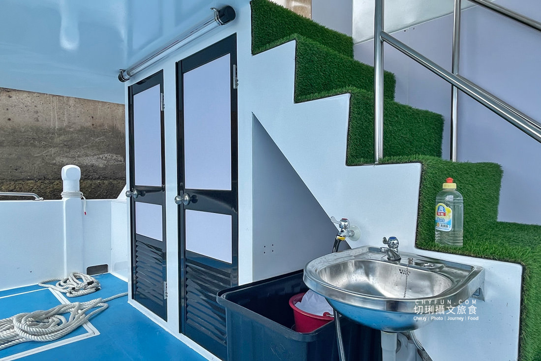 澎湖｜不一樣的夜釣小管行程在海上享受，海派對遊艇趴豪華出港