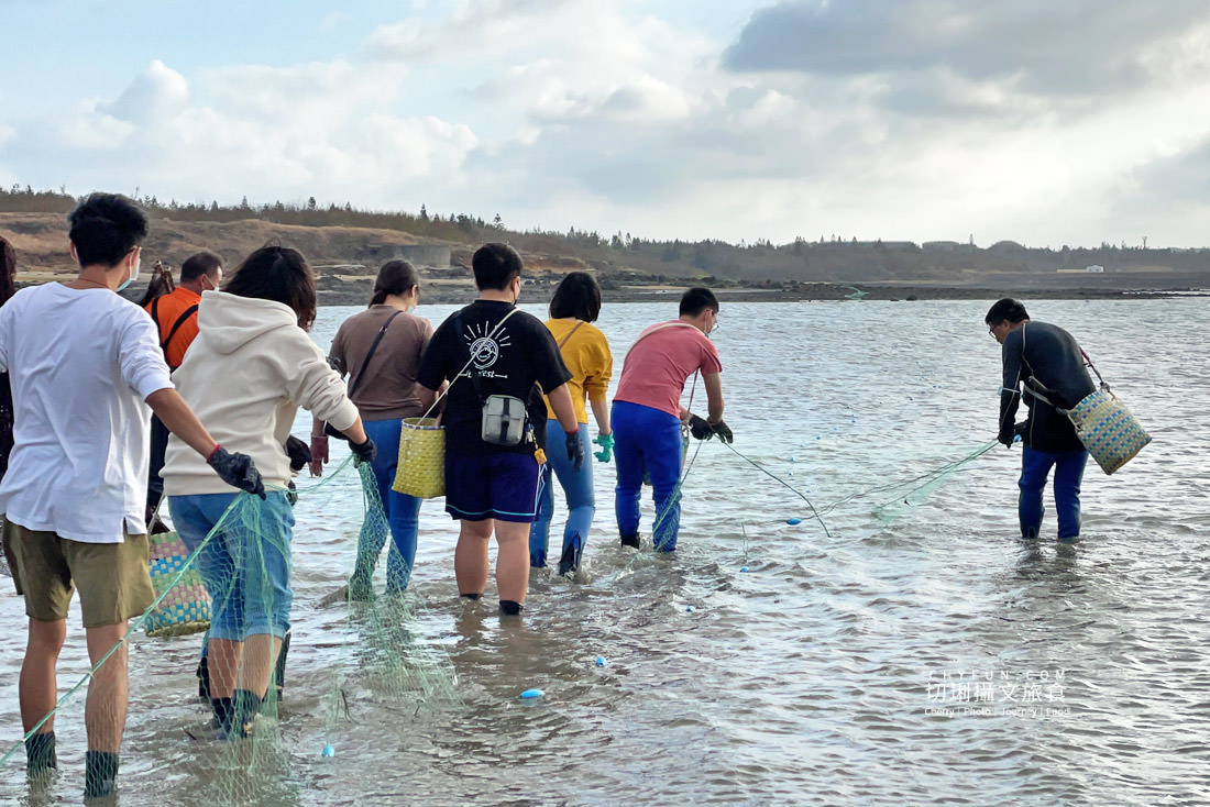 澎湖｜柵網抓魚體驗趣深入澎湖傳統漁法，來去潮間帶踏浪追魚摸貝