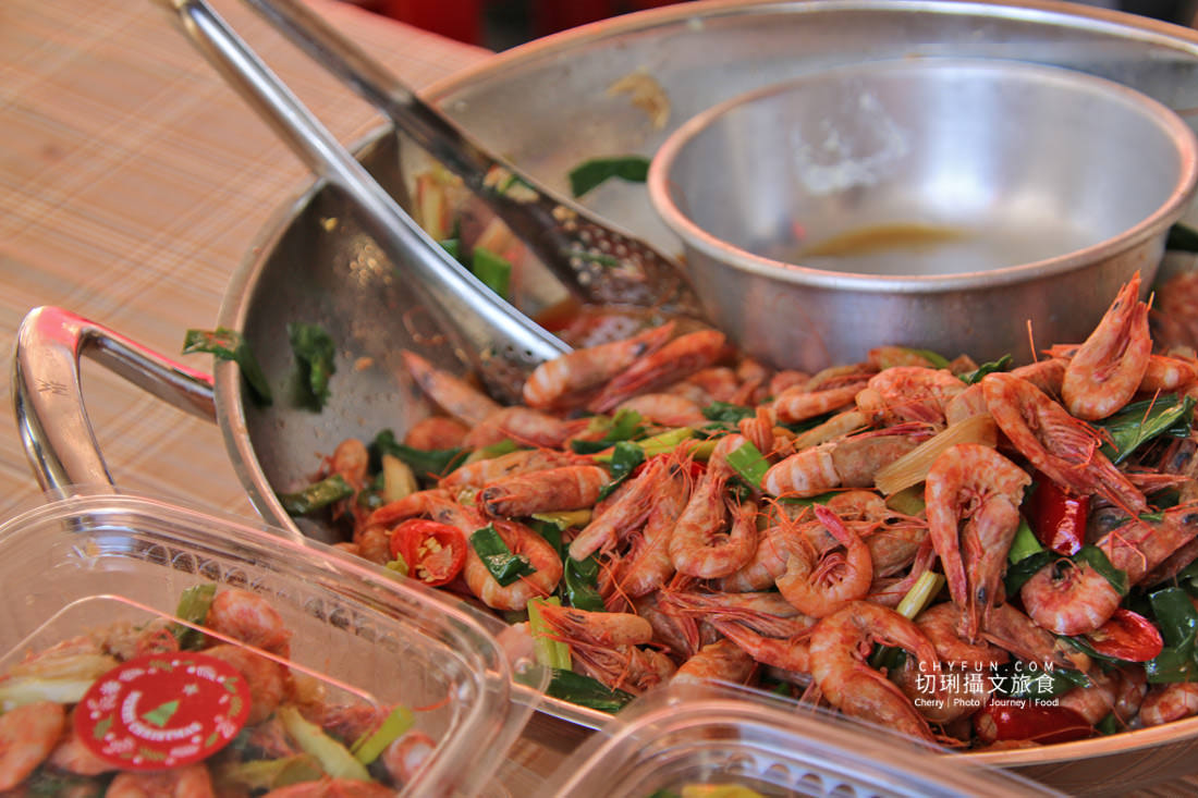 澎湖｜聖誕市集嶼光共舞在國際廣場，來與澎湖最高聖誕樹一同歡樂