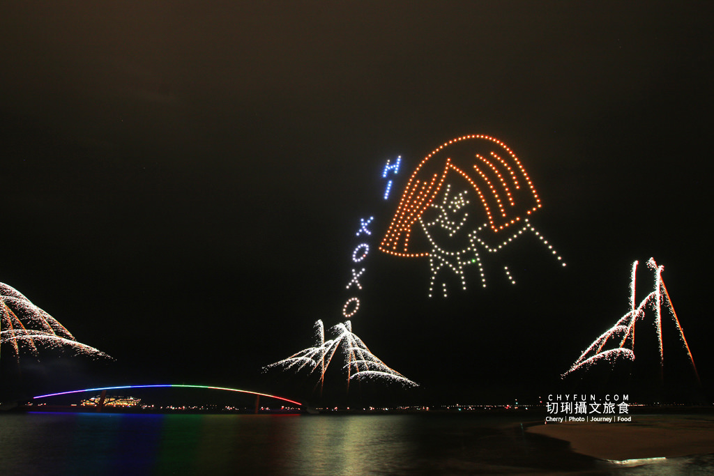 澎湖｜澎湖花火節 LINE熊大兔兔襯著璀璨煙火躍上天際，另有澎湖特色無人機升空日依舊讓人感動