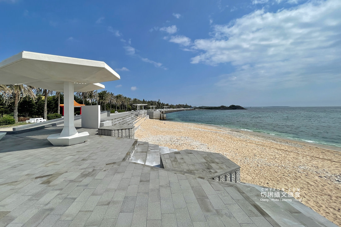 澎湖｜鎖港海堤沙灘白色涼亭在地特色彩繪牆，散心漫步踩沙舒服放鬆又好拍