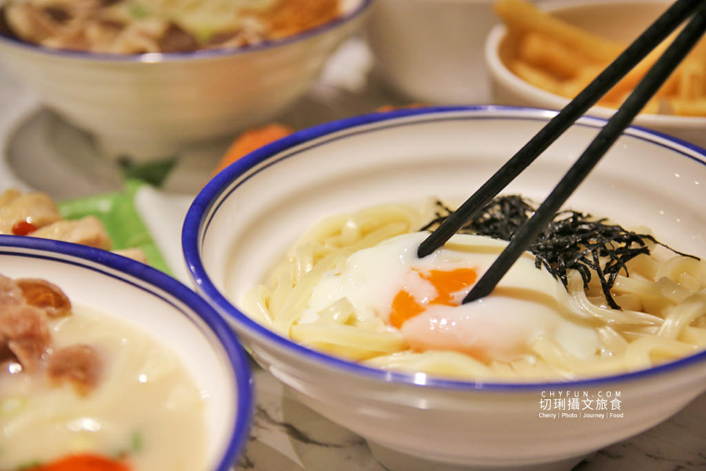澎湖｜高松麵所讚岐烏龍麵口感晶瑩清爽，免費加湯加麵另有立食75折