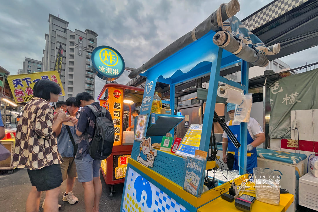 高雄｜瑞豐夜市美食凍心炸冰淇淋，冰熱雙重奏有點新奇