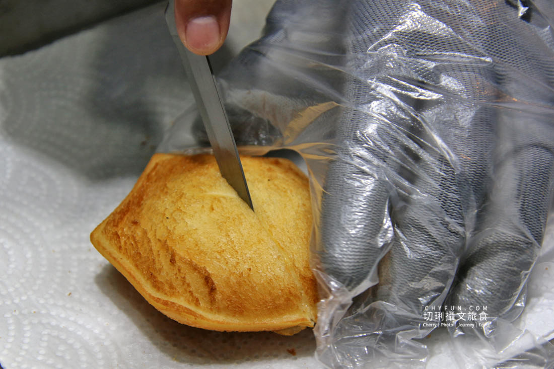 高雄｜瑞豐夜市美食凍心炸冰淇淋，冰熱雙重奏有點新奇