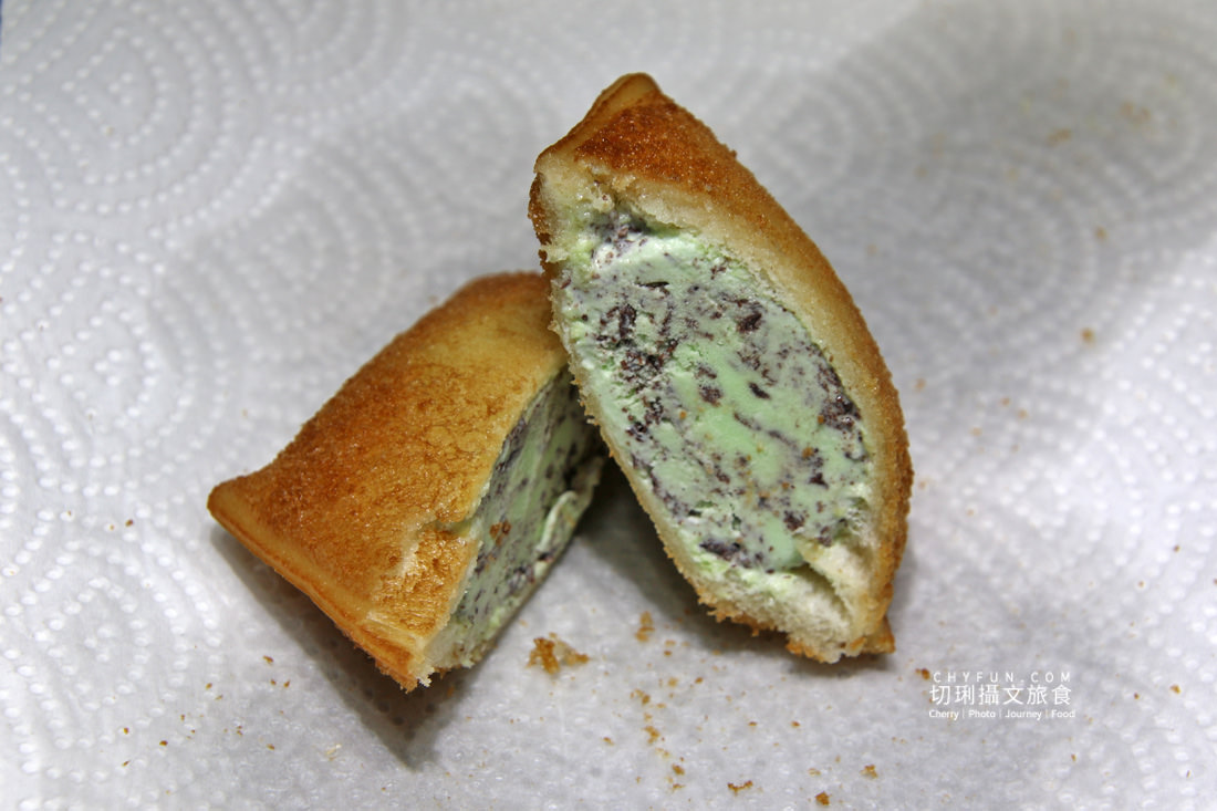 高雄｜瑞豐夜市美食凍心炸冰淇淋，冰熱雙重奏有點新奇