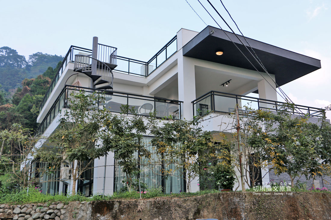 嘉義|瑞里住宿開箱推薦 11 間特色民宿,在茶園、雲海、紫藤花裡的山景民宿住一晚 - 第8張圖 嘉義|瑞里住宿開箱推薦 11 間特色民宿,在茶園、雲海、紫藤花裡的山景民宿住一晚
