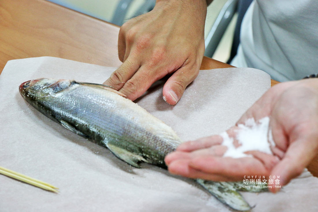 苗栗｜慢魚海岸一日遊漫步搭火車做魚吃魚，海線通車百年白沙屯媽祖同慶　