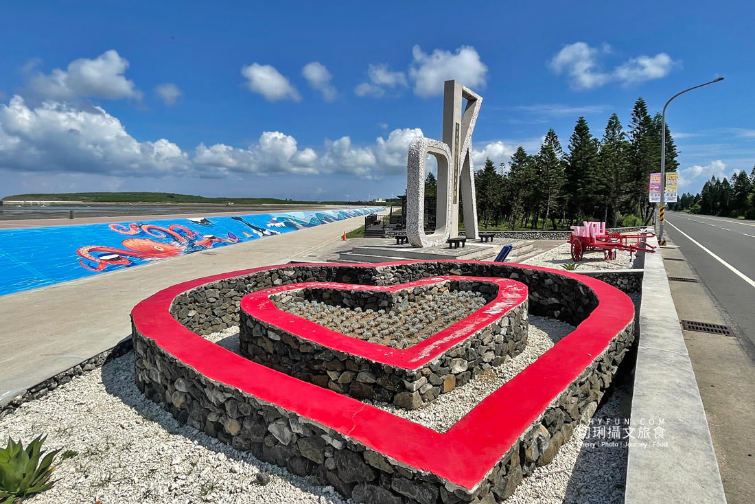 澎湖｜講美鎮海OK海堤公園改造成愛情公園，週邊堤岸海洋彩繪好吸睛