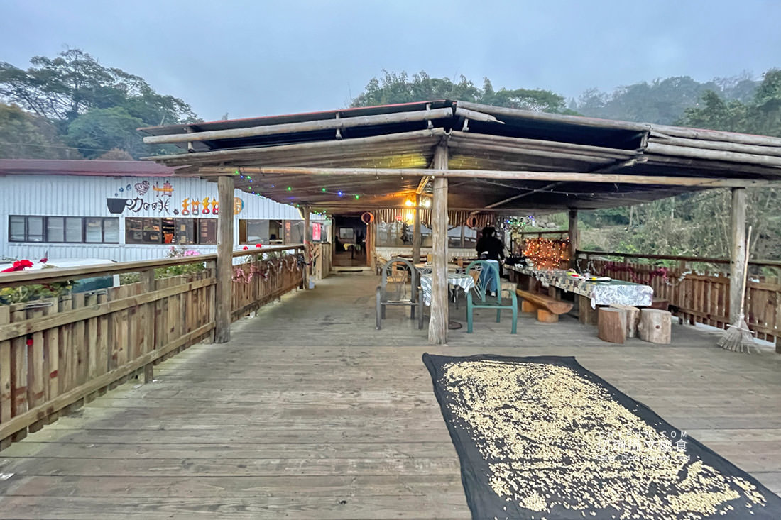 嘉義｜鄒族亭愛情咖啡莊園觀景台喝杯樂野咖啡，360度眺望天與山美景