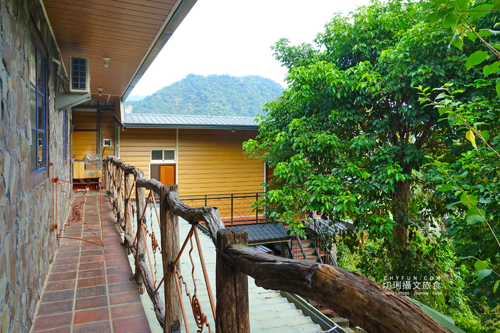 阿里山茶山部落住宿只在此山中01