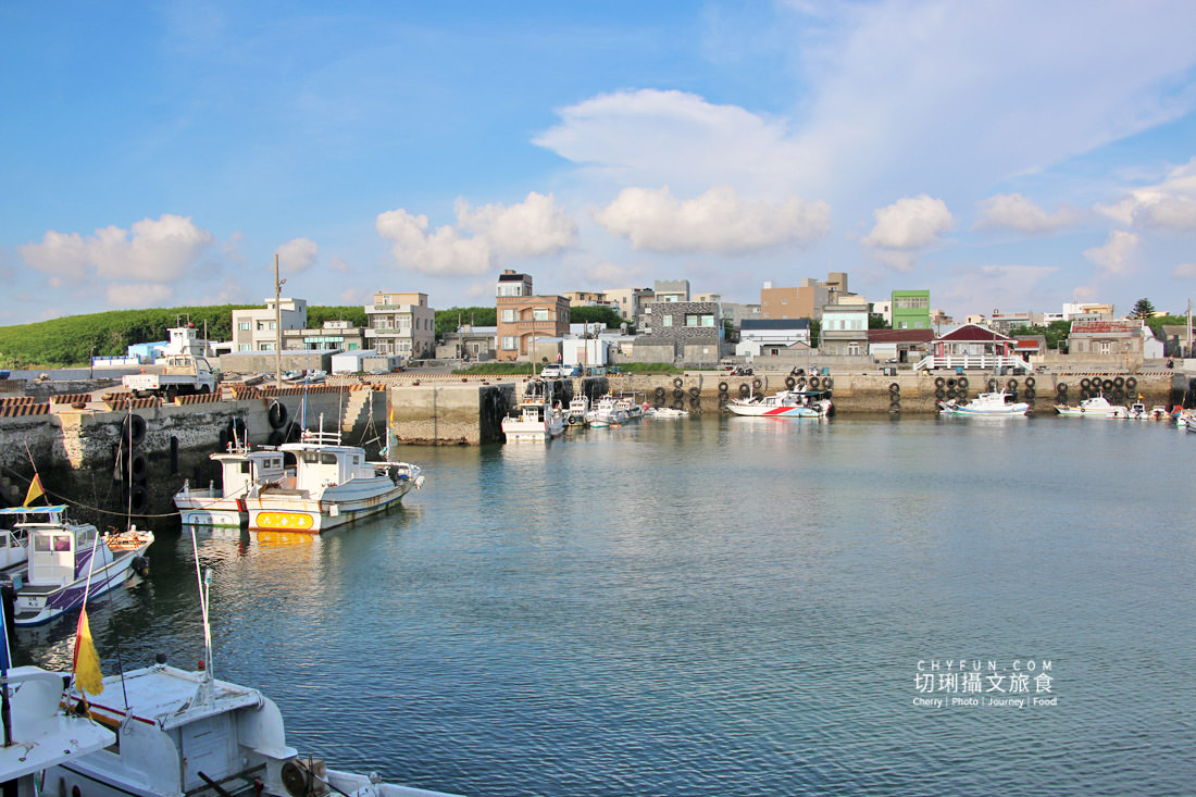 澎湖｜離雞籠嶼最近的風櫃西港，靜靜在港邊看航道熱鬧